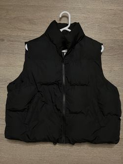 Women’s Black Crop Puffer Zip Vest