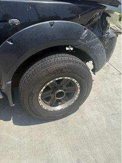 Rines con llantas nuevas , 6 oyos  16” rin