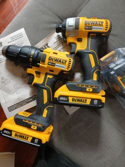 20v Dewalt combo kit Brushless Drill driver/lmpact driver 2 battery And Charger