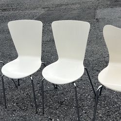 4 Chairs 