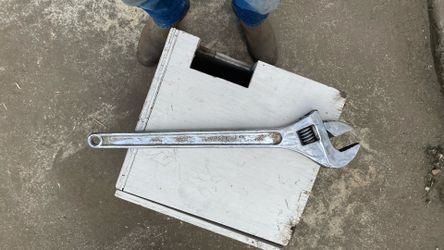24”Adjustable Crescent Wrench
