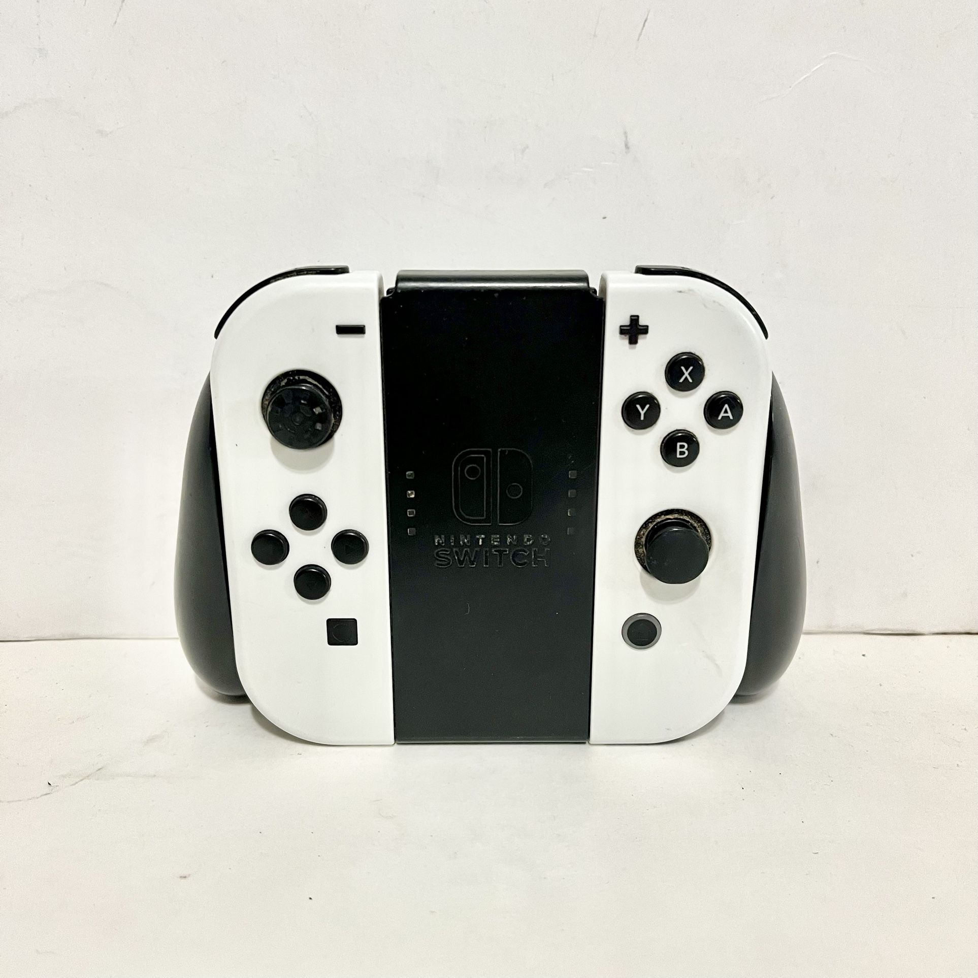 Nintendo Wii Switch White Controllers with Grip Holder (UNTESTED) ๐ฎ
