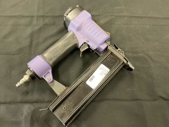 Central pneumatic nailer