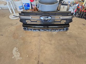 FORD EXPEDITION OEM GRILLE