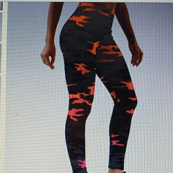 Size Medium. Very Stretchy. Pink & Black Camo Leggings