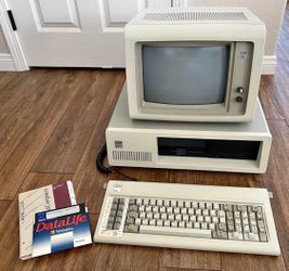 IBM XT 5160 Computer 5151 Monitor Keyboard