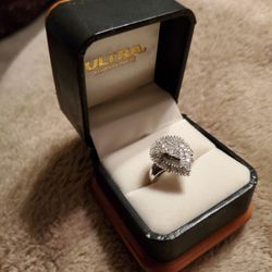 Beautiful Diamond Ring Set In 14k White Gold