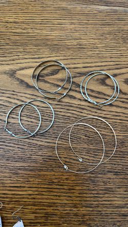 Lot 4 Pairs Womens Hoop Earrings / Jewelry