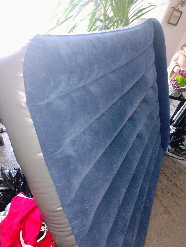 51" W. 5" H. Air Bed Build In Pump Pickup Only Cash