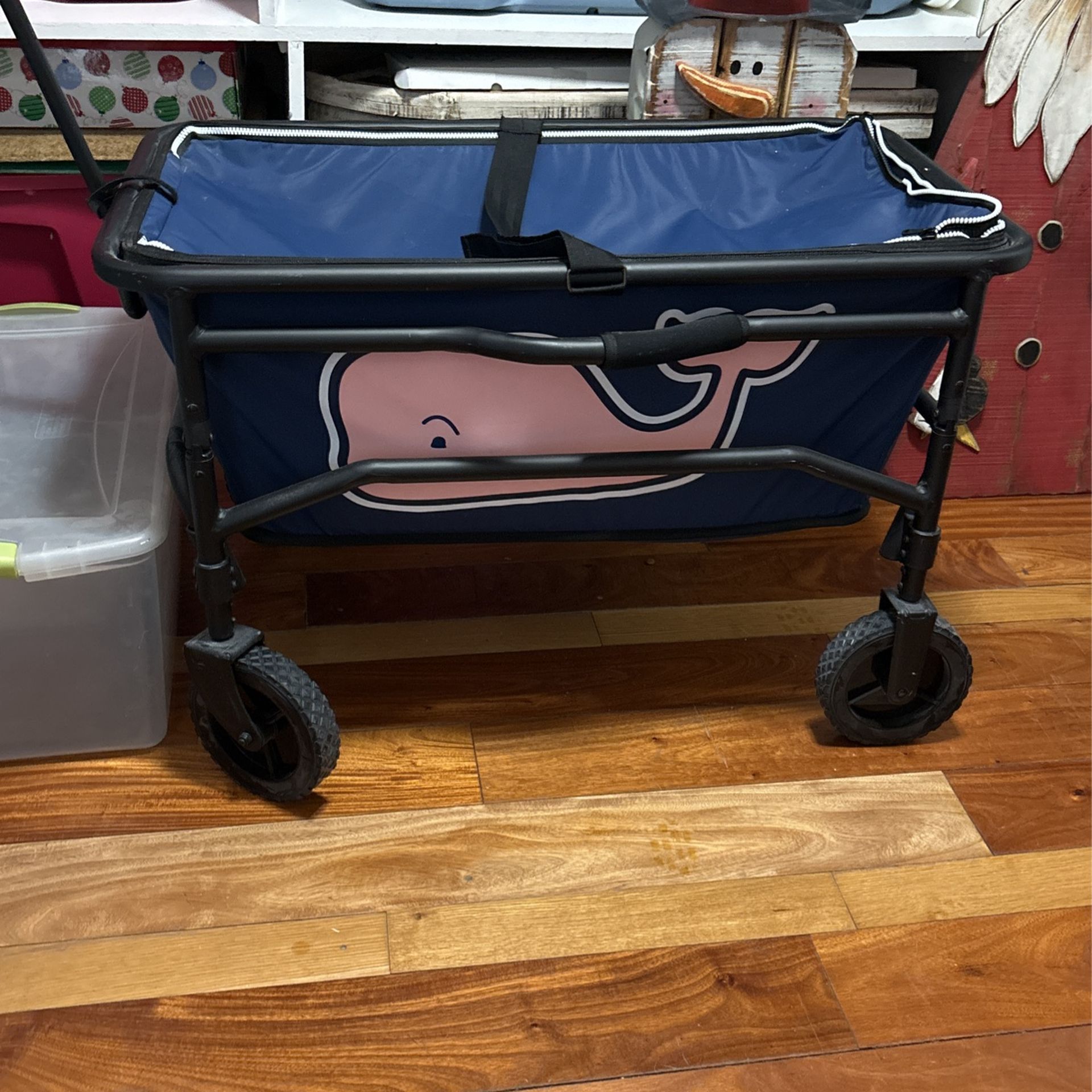 Vineyard Vines Beach Wagon!!! Like new!! Never used!! for Sale in ...