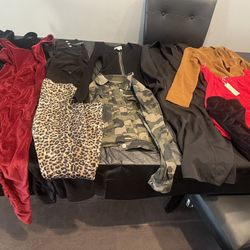 Size medium clothing, a bundle for $ 25