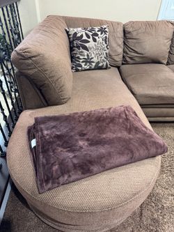 🛋️ Large Neutral Brown Sofa with Attached Chaise Lounge