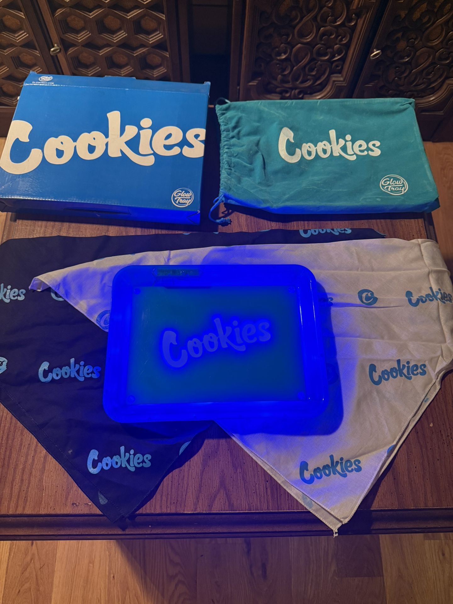 Cookies Glow Tray And 2 Cookies Bandanas