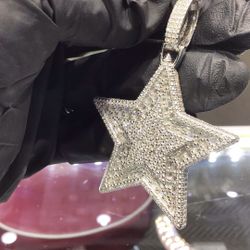 Sterling Silver Star ⭐️⭐️⭐️⭐️ Pendant With Mossenite Diamond Available In Stock.💎💎💎
