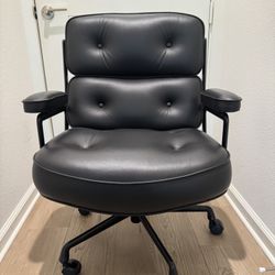 2025 Brand New Herman Miller Eames Executive Office Chair( 💯 authentic)