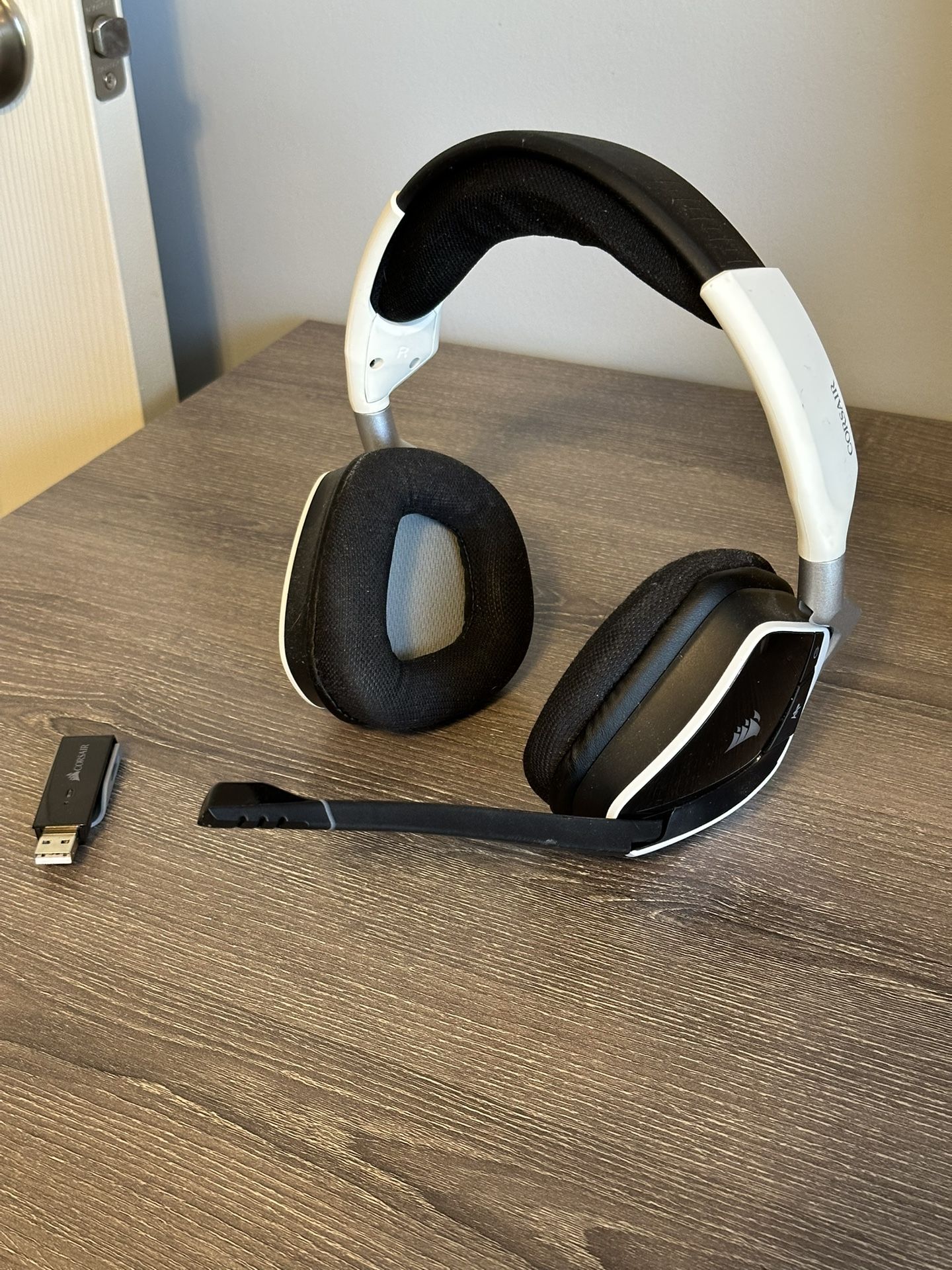 ๐ง Corsair VOID RGB ELITE Wireless Gaming Headset โ White