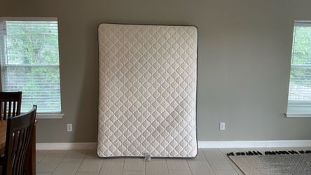 Simmons Queen Matress Excellent Condition