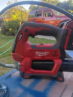 Milwaukee grease gun with battery