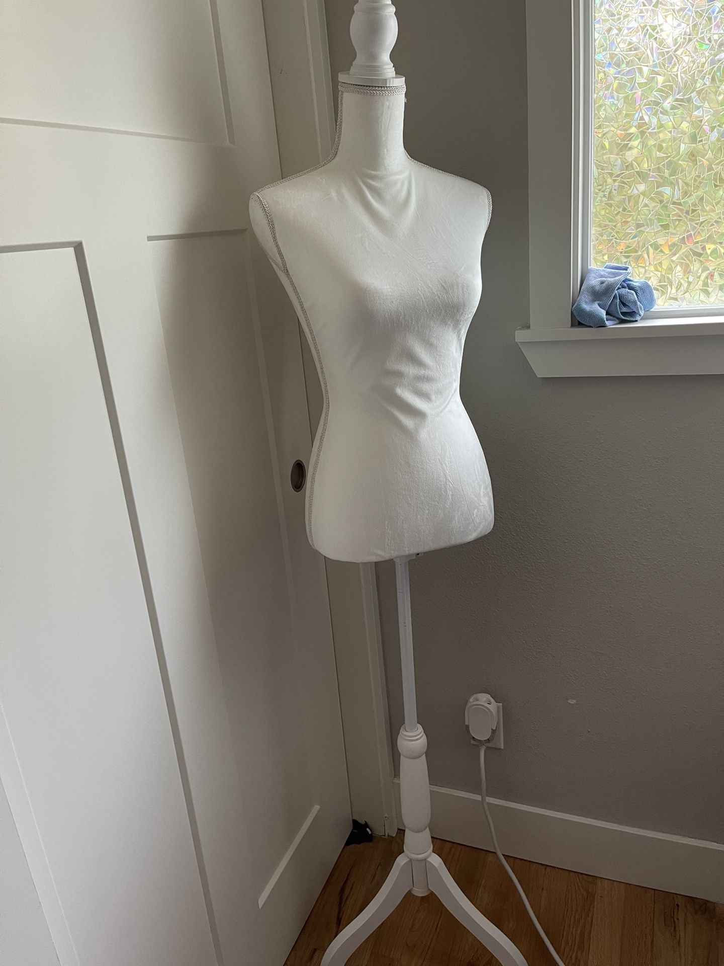Female Dress Form - Clothing Mannequin