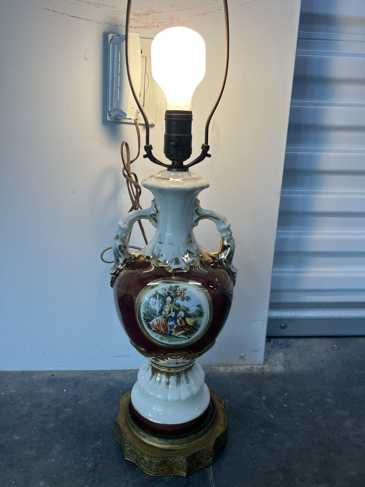 Vintage Hand Painted Porcelain Lamp Of George & Martha Washington