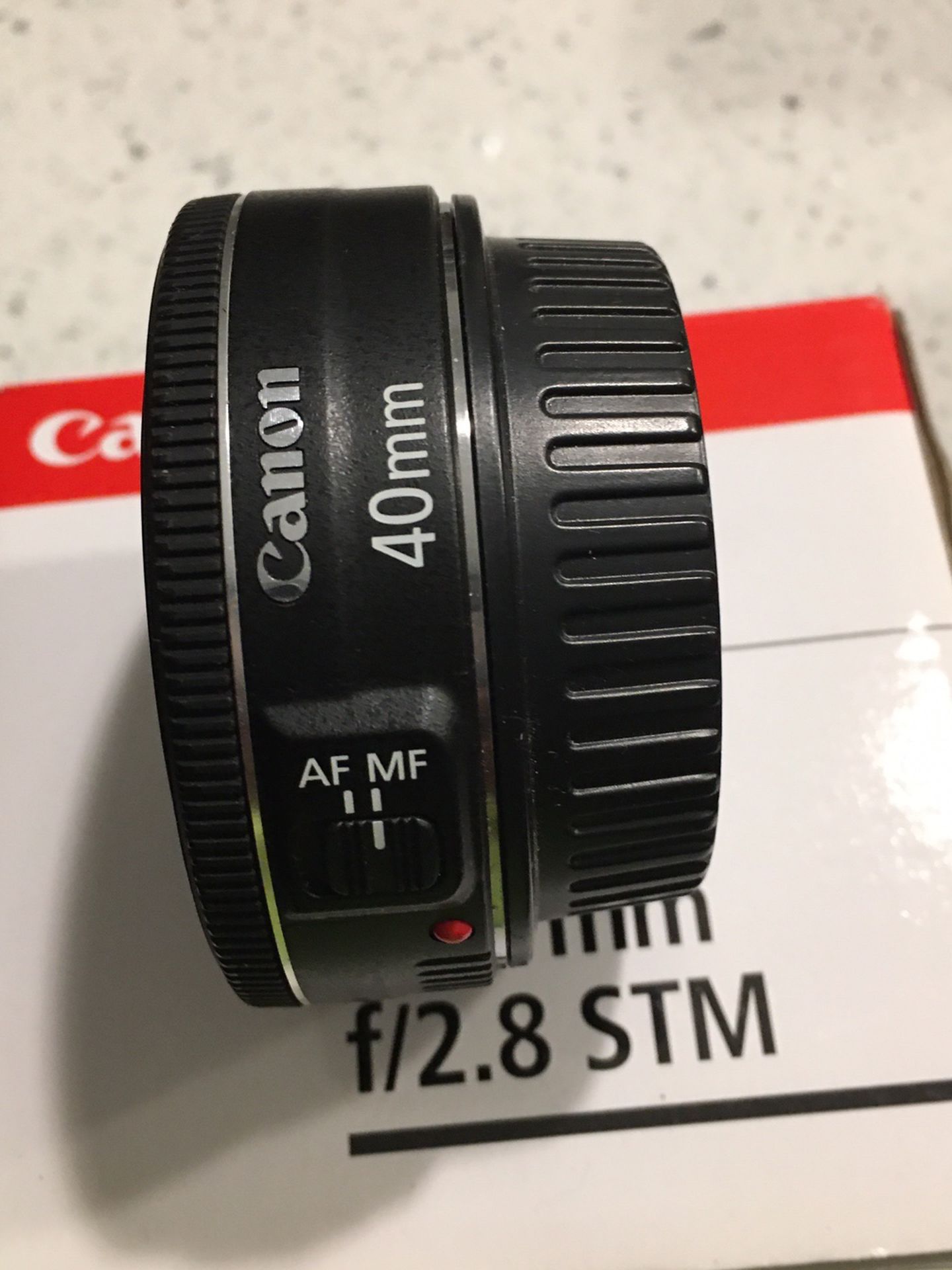 Canon EF 40mm f/2.8 Travel Street Lens
