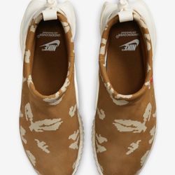 NIKE MOC FLOW SP/ UNDERCOVER ALE brown/ University Red-White Size11