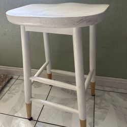 Set of 4 White Wooden Bar Stools - Stylish & Sturdy!