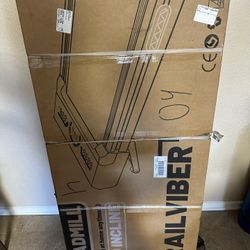 BRAND NEW Treadmill w/ Auto Incline 
