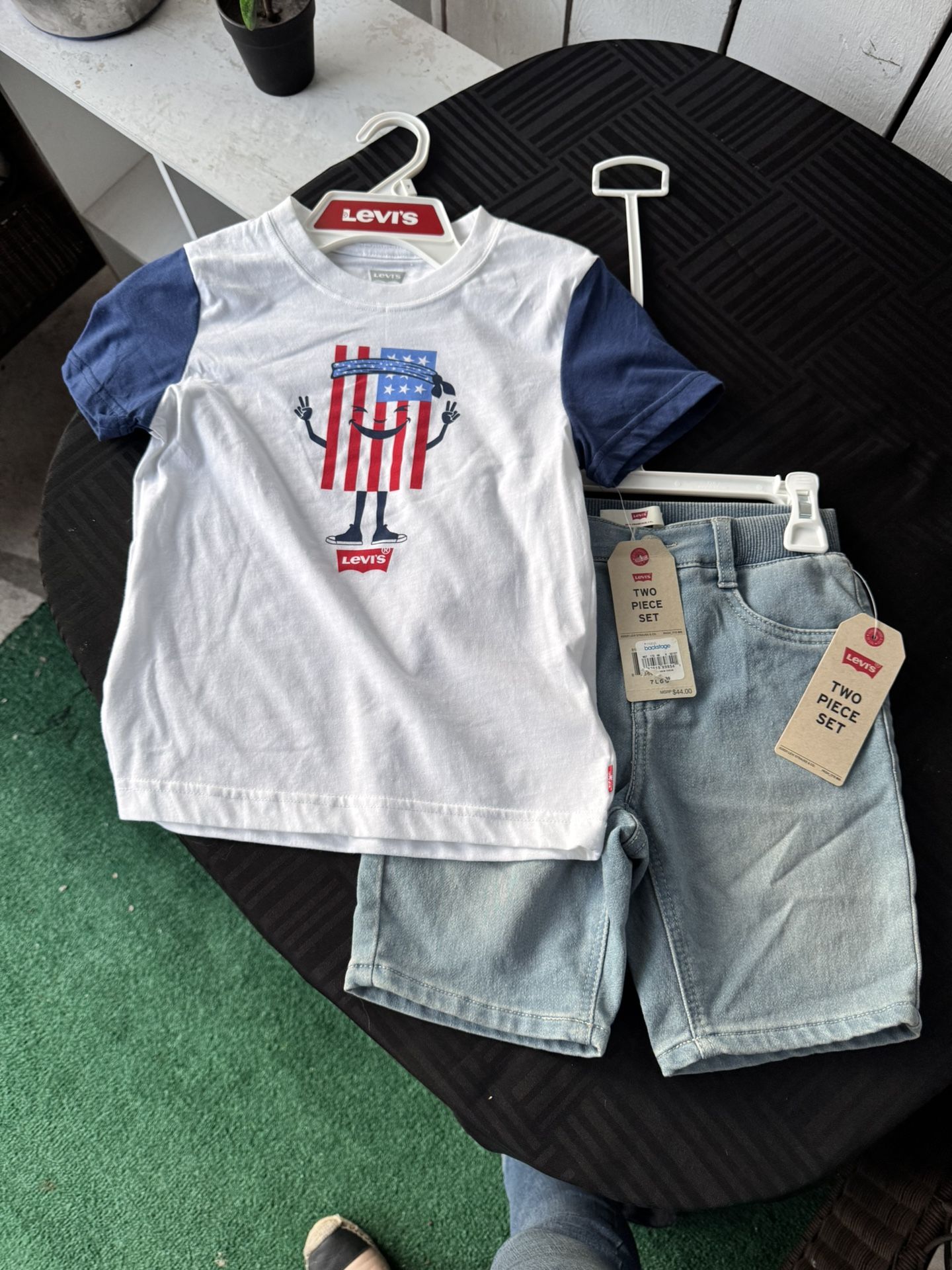 New Levi’s Outfit Boys Size 7 & Converse Shirt