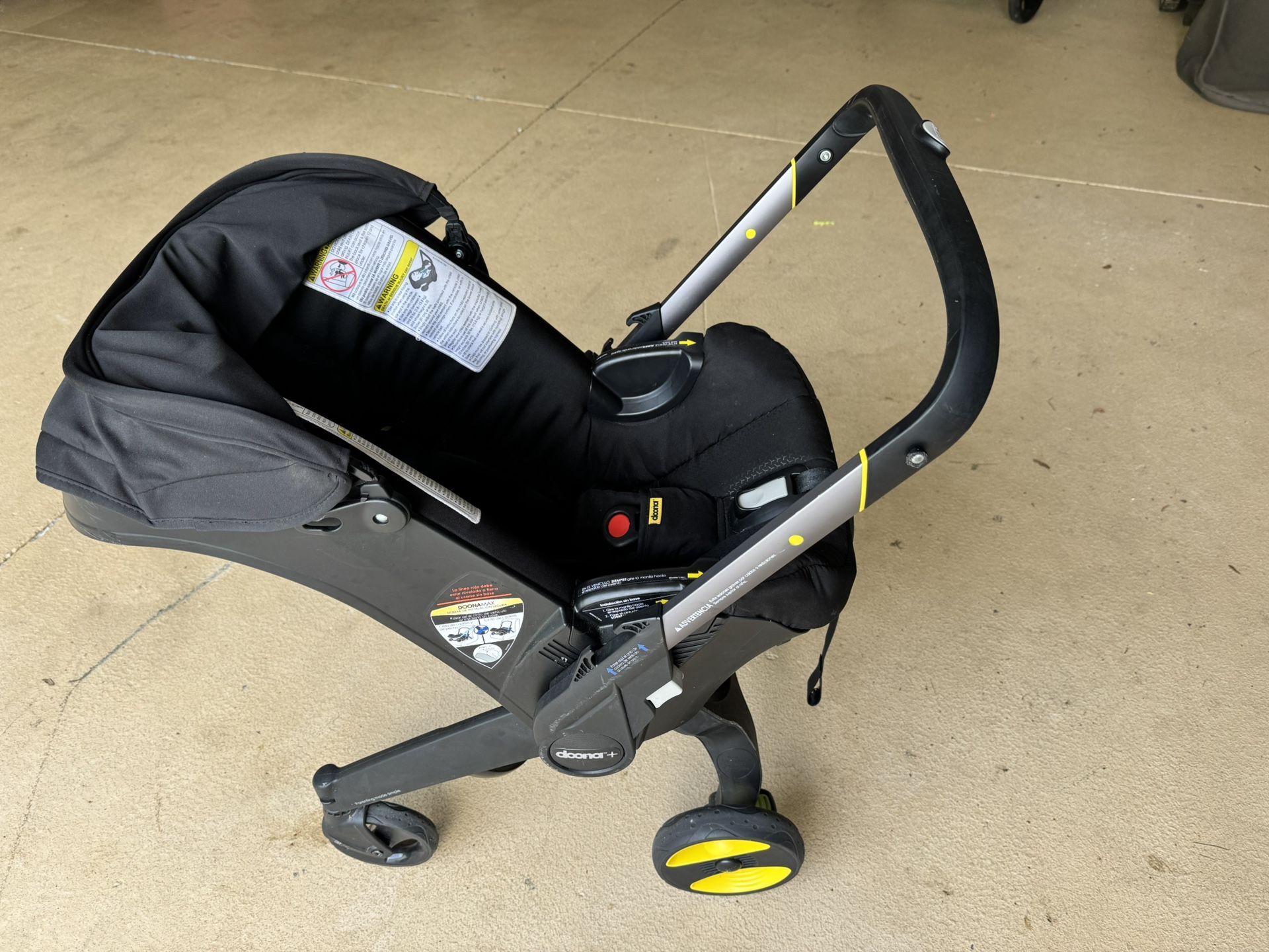 Doona Car seat/stroller And Base