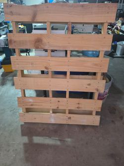 Wooden Pallet Rack / Slatted Wood Panel