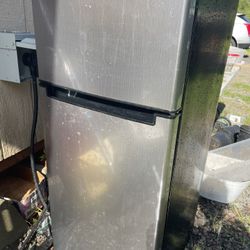Magic Chef Refrigerator 7.3cu