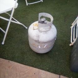 Use Good Condition Propane Tanks That One's Filled Up