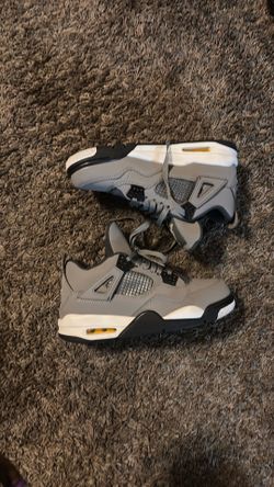 Cool grey Jordan 4s 8.5