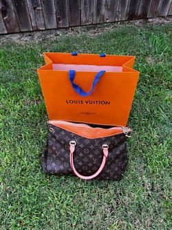 Lou's veten women's purse with Bag