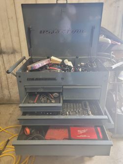 US general roll around tool box with tools