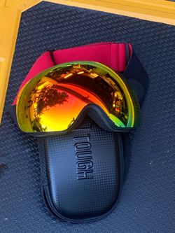 “Tough” snow goggles