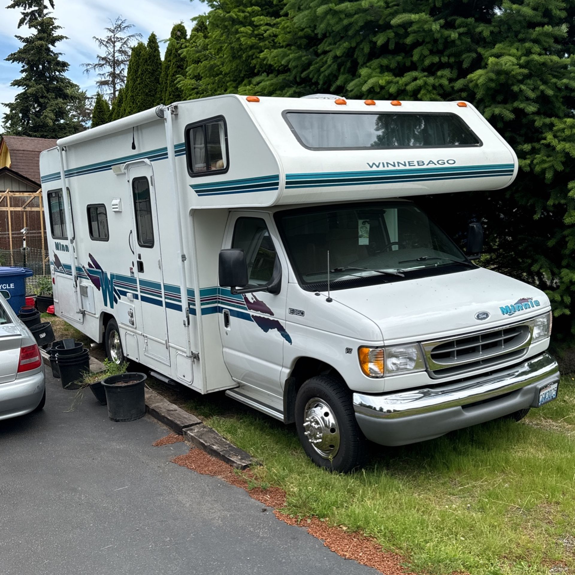 2000 Winnebago Minnie 24ft