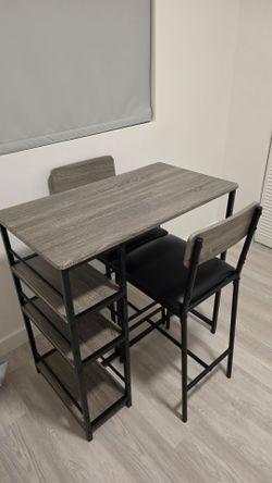 Vendo mesa de comedor pequeña