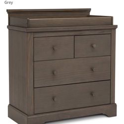 Simmons Kids Paloma 4 Drawer Dresser with Changing Top and Interlocking Drawers 