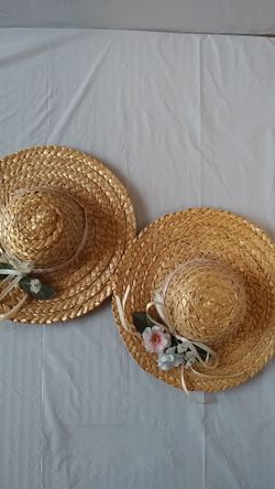2 hats decorative