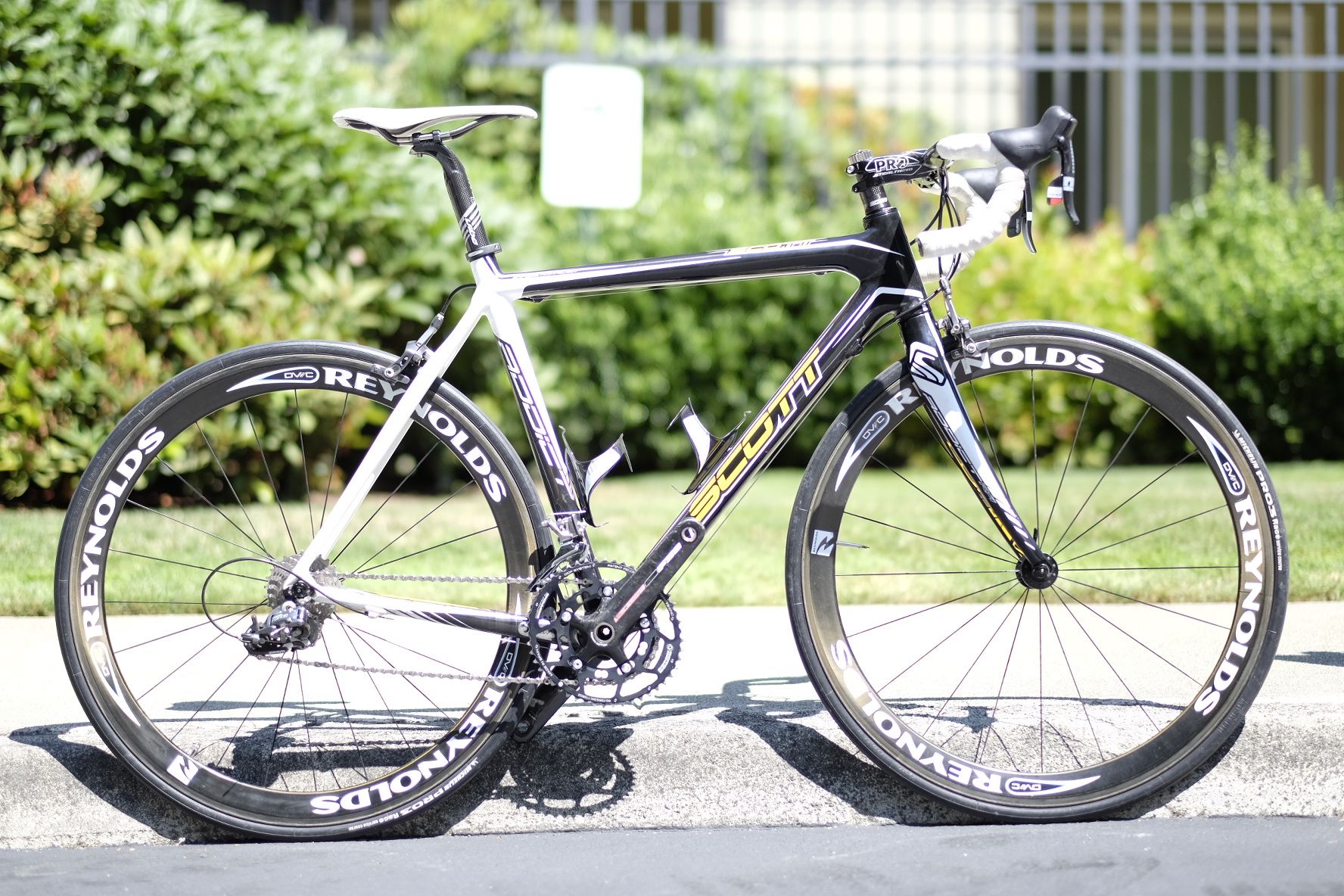 Scott Addict R4 Carbon Road Bike w/ Upgrades!