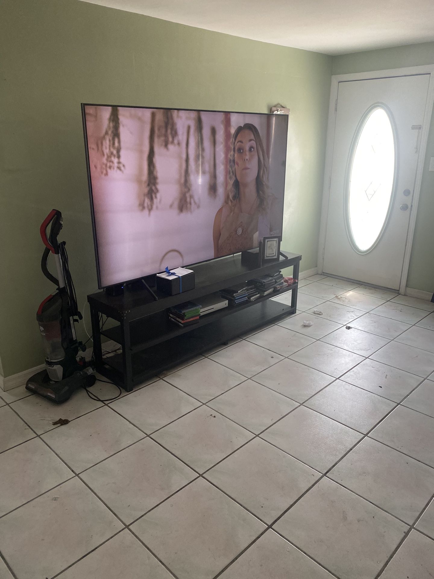 82” Samsung Tv With Stand
