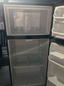 Top Freezer Refrigerator Black