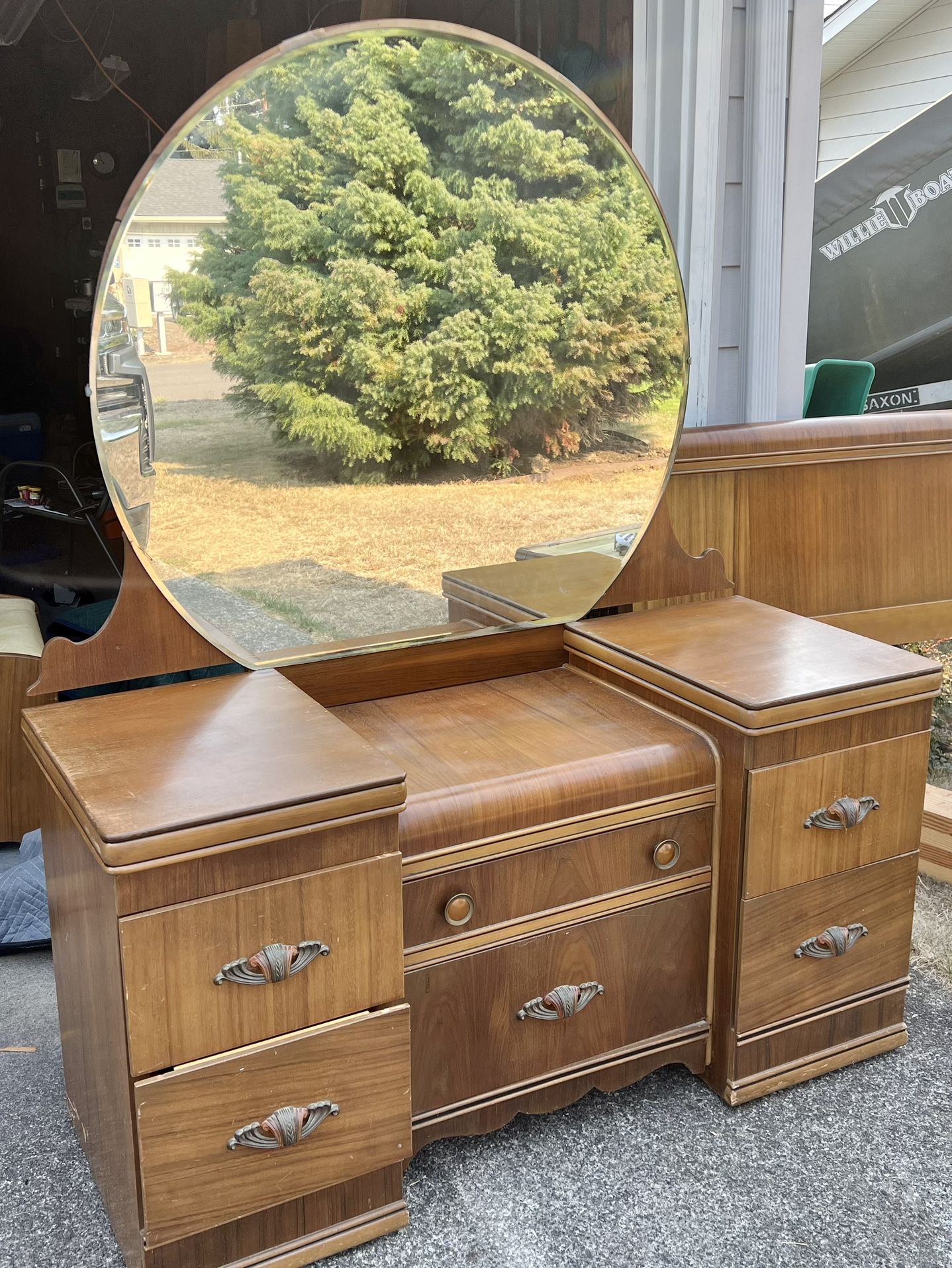 Dresser/Makeup Vanity w/mirror and bench Antique 1930’s