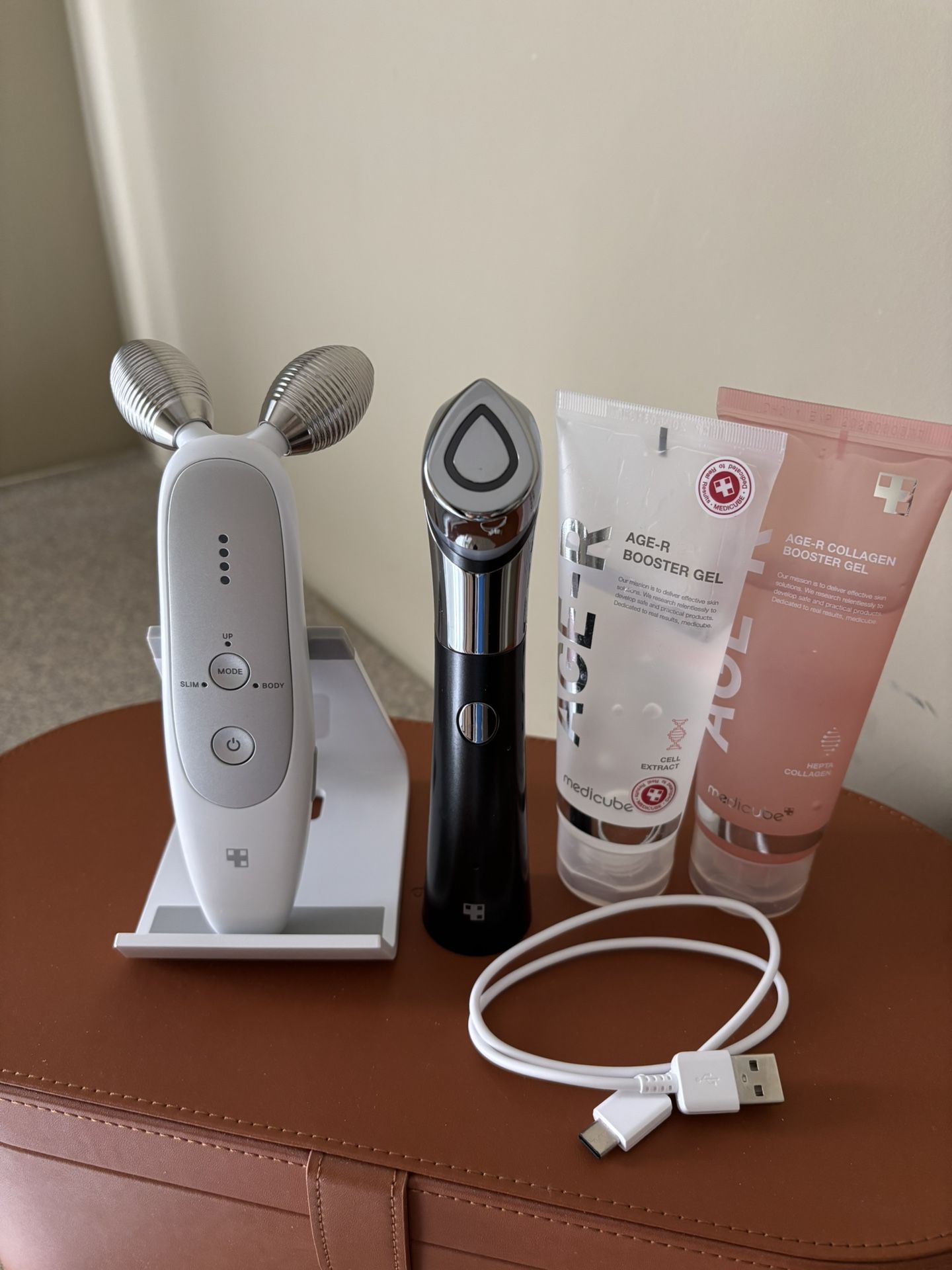 Medicube Age-R Beauty Device Set – Facial Toning & Booster Gel Bundle