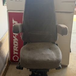 Semi Truck Driver Side Seat Came Off A 2009 Freightliner Century