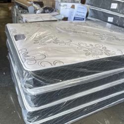 Queen Size Deluxe Mattress 