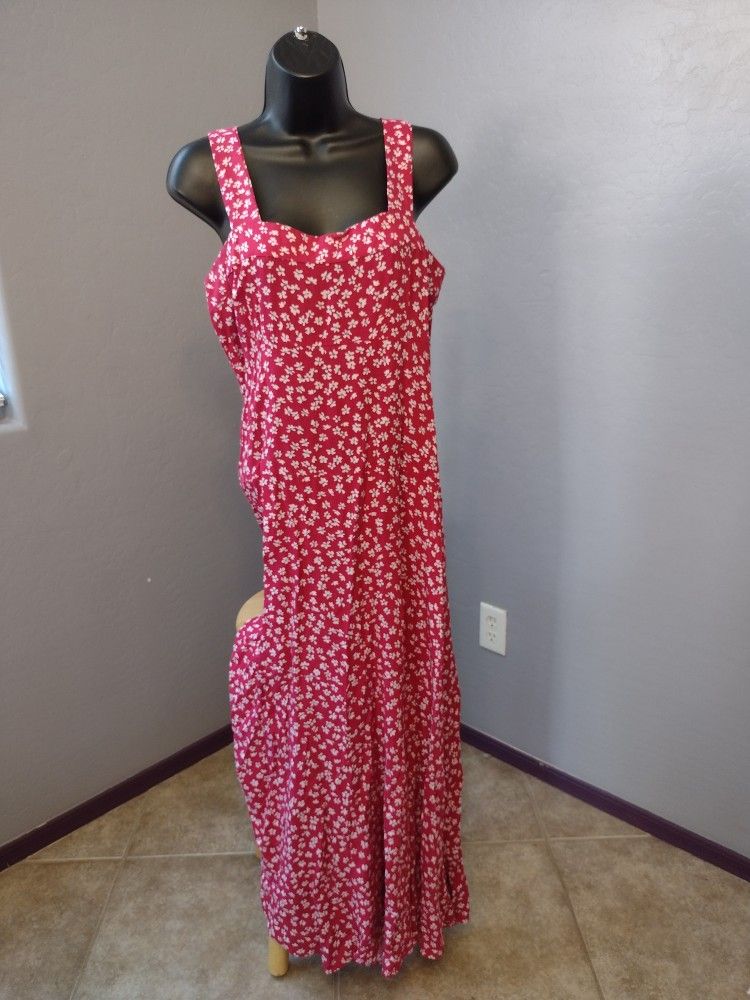 Vince camuto long red floral dress size medium 
100% viscose
