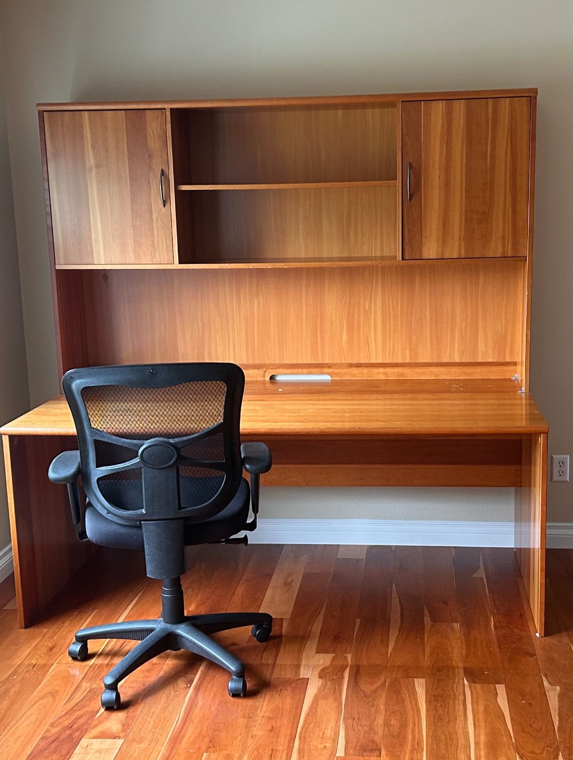 Large Office Desk and matching Bookcases/ Bookshelves 
